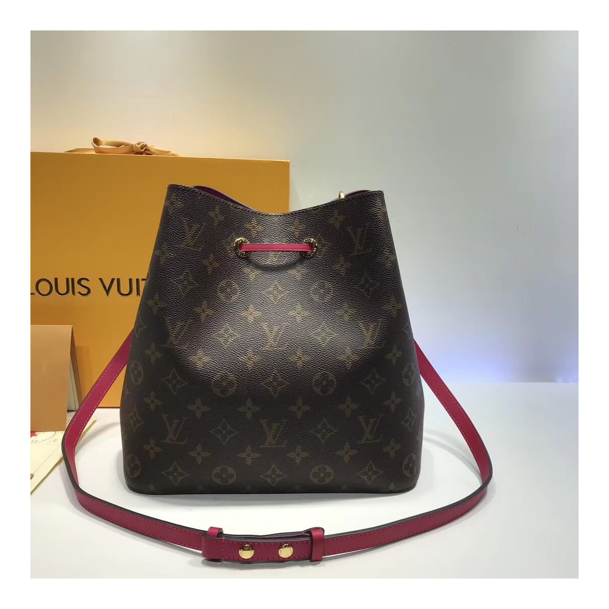 Louis Vuitton Monogram Canvas NeoNoe M44021