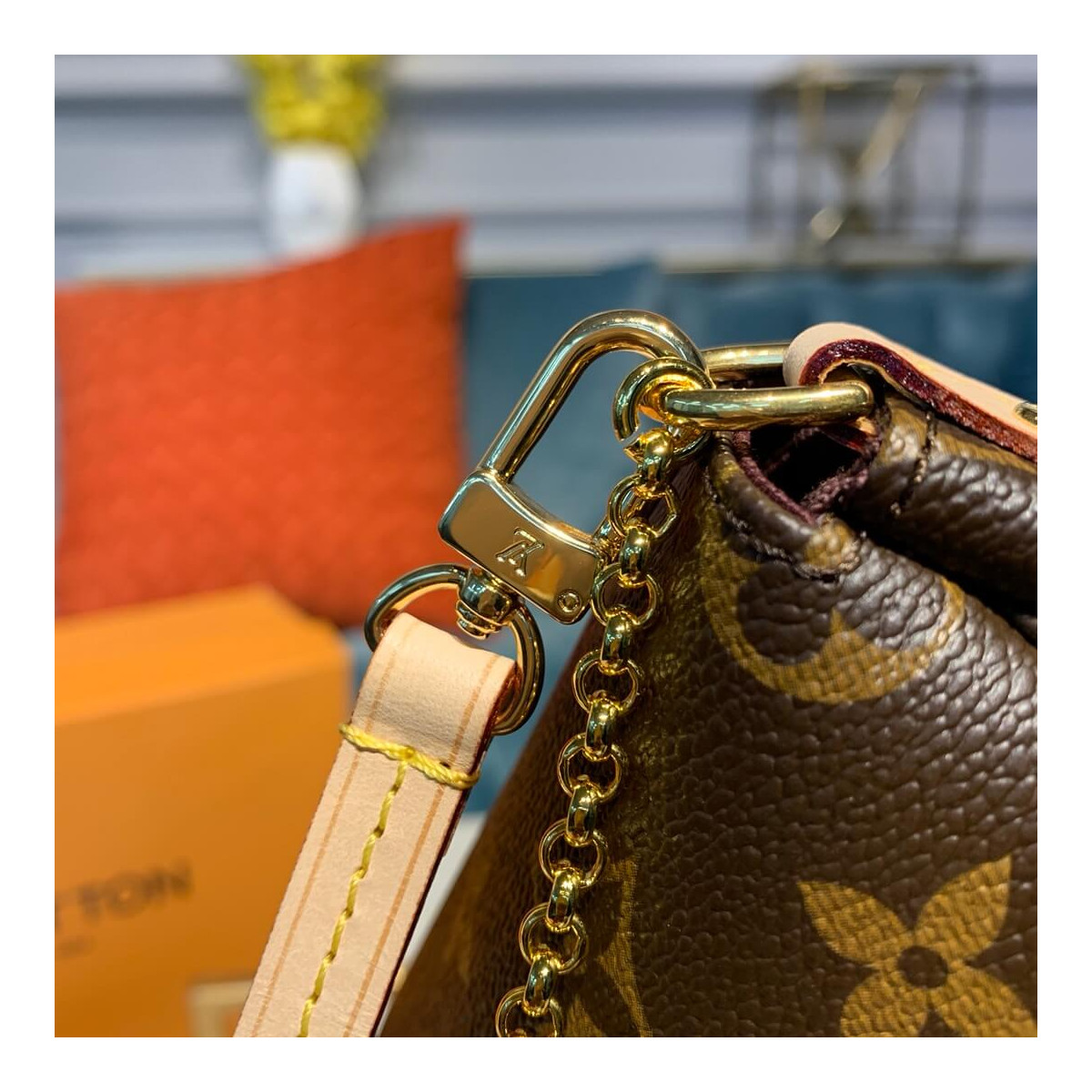 Louis Vuitton Monogram Canvas Favorite MM M40718