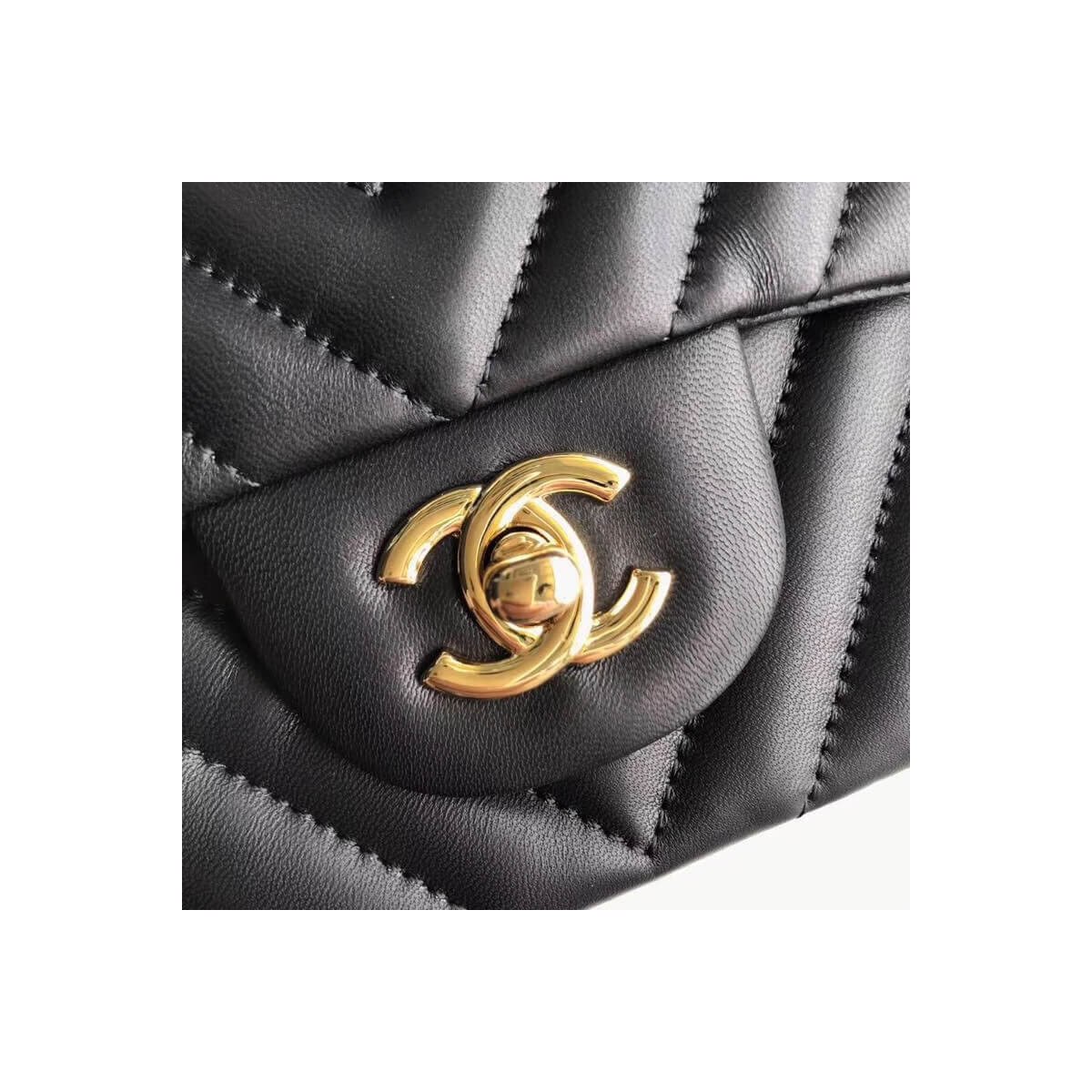 Chanel Chevron Lambskin 17cm Classic Flap Bag 1115