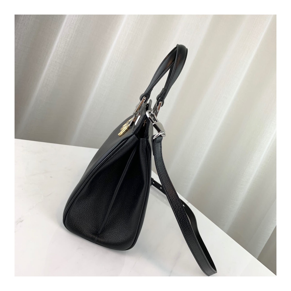 Gucci Zumi Grainy Leather Small Top Handle Bag 569712