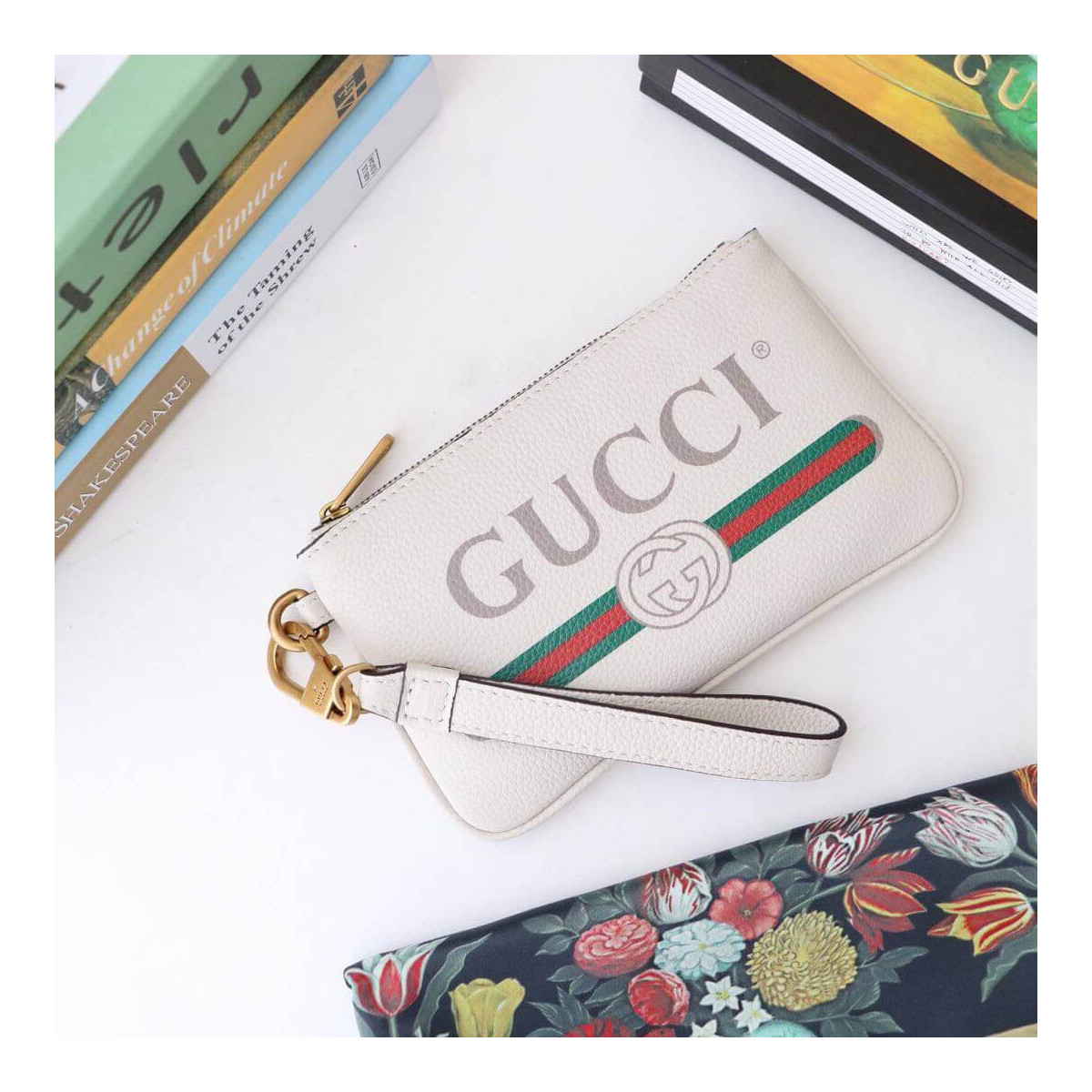 Gucci Logo Print Clutch Bag 526886