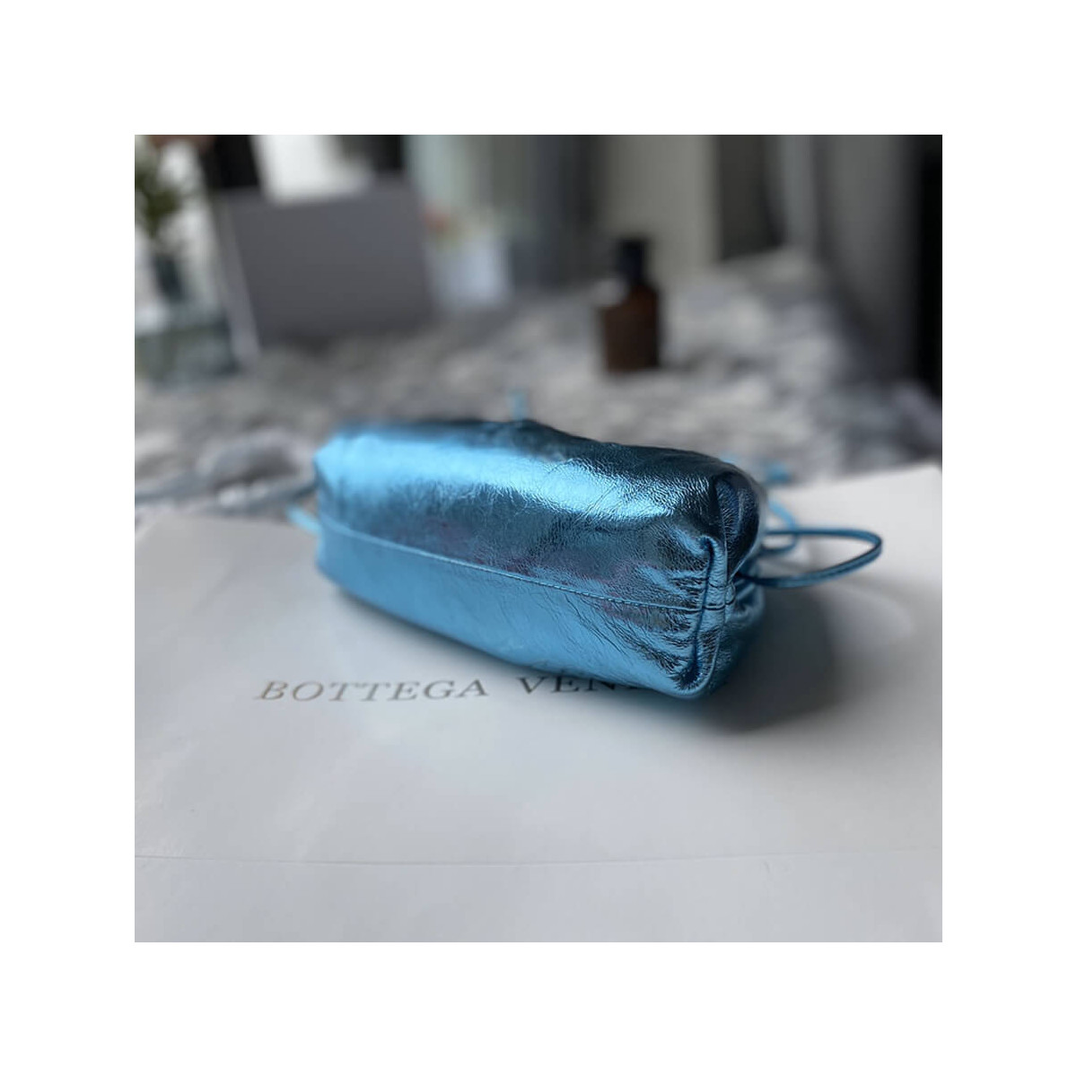 Bottega Veneta The Pouch 20 In Blue Metallic Leather 570927