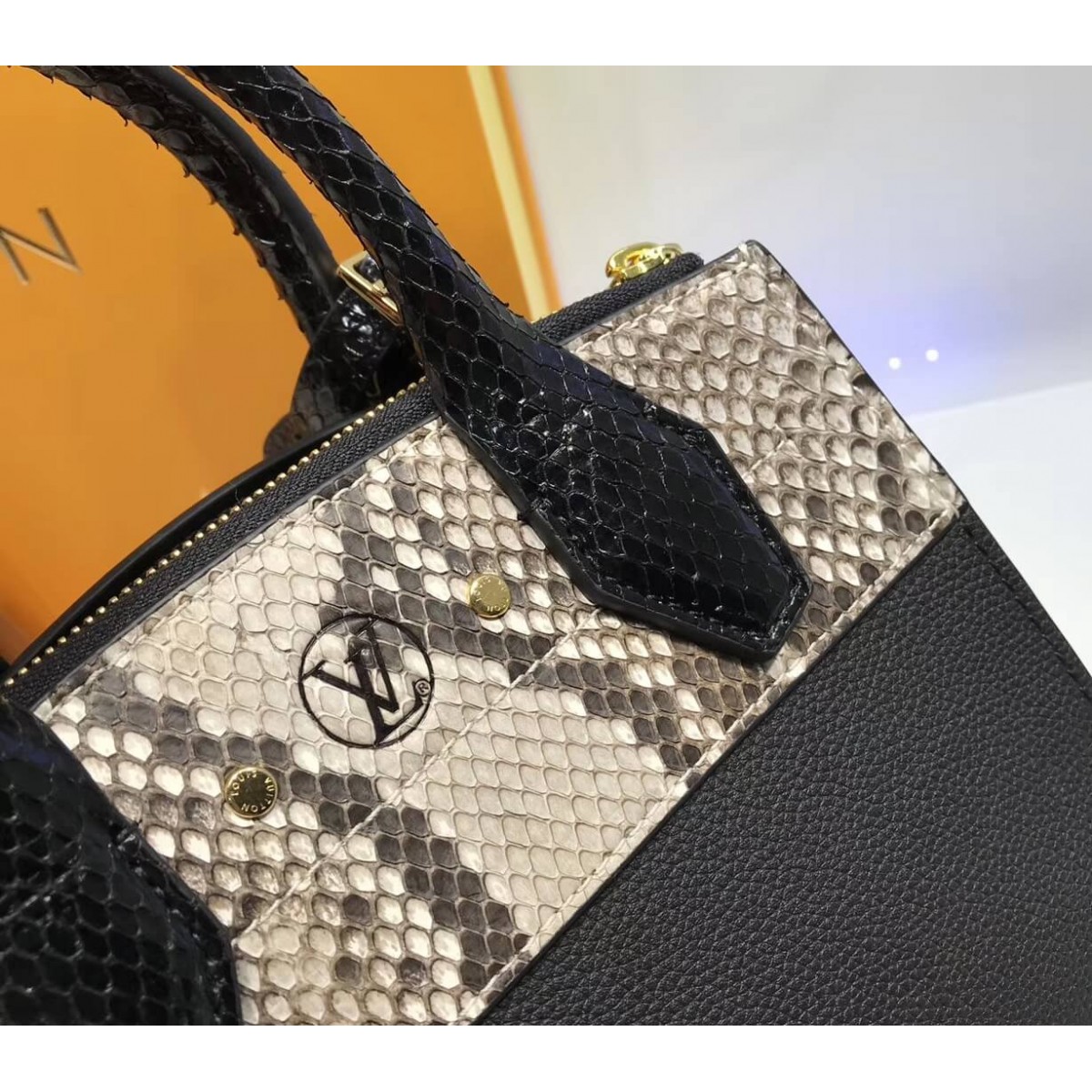 Louis Vuitton City Steamer MiNi N96317