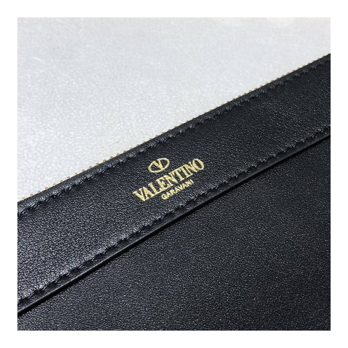 Valentino Garavani V-Ring Pouch A0269