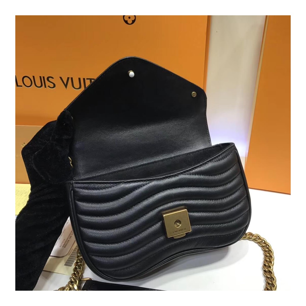 Louis Vuitton New Wave Chain Bag PM M51683