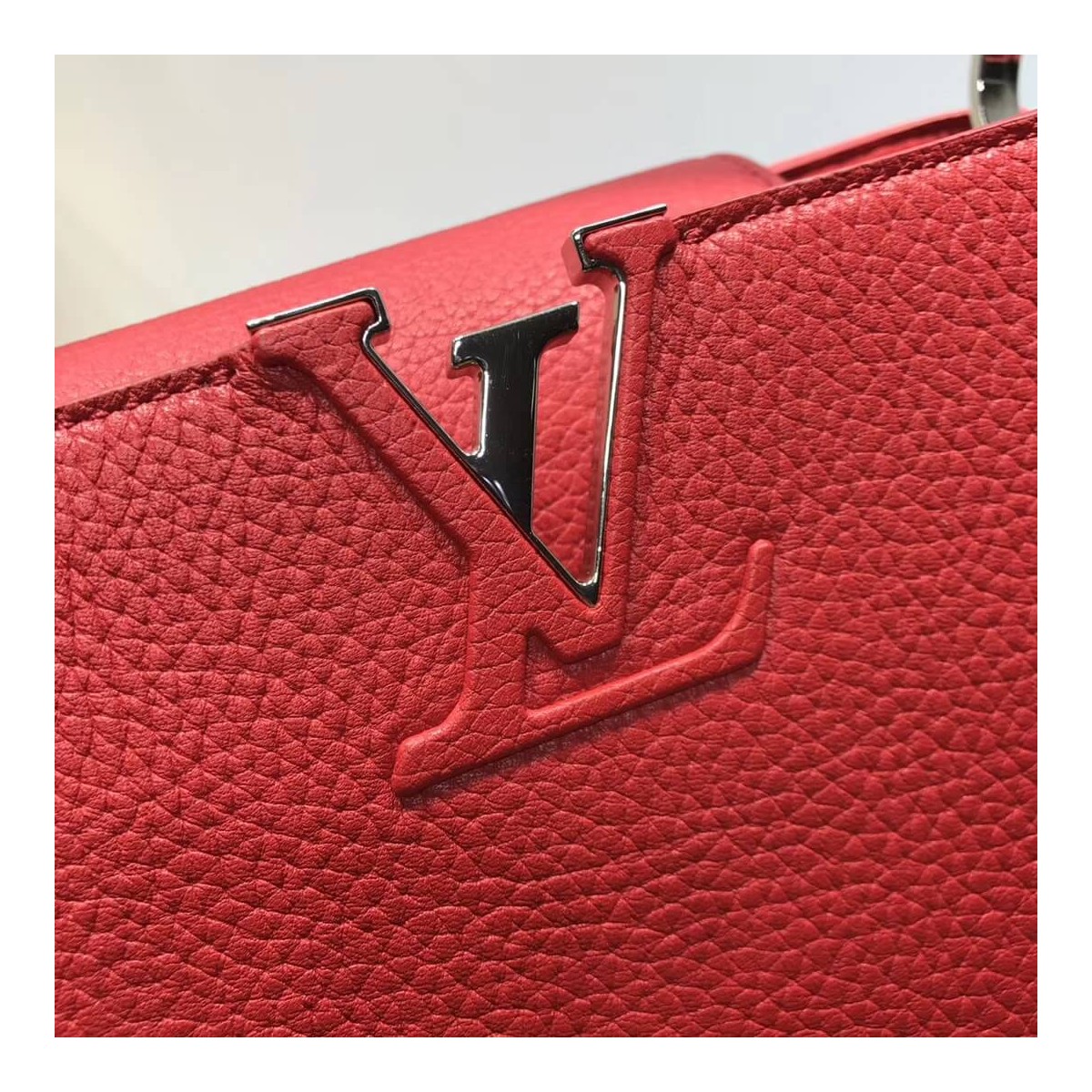 Louis Vuitton Taurillon Leather Capucines MM M48864