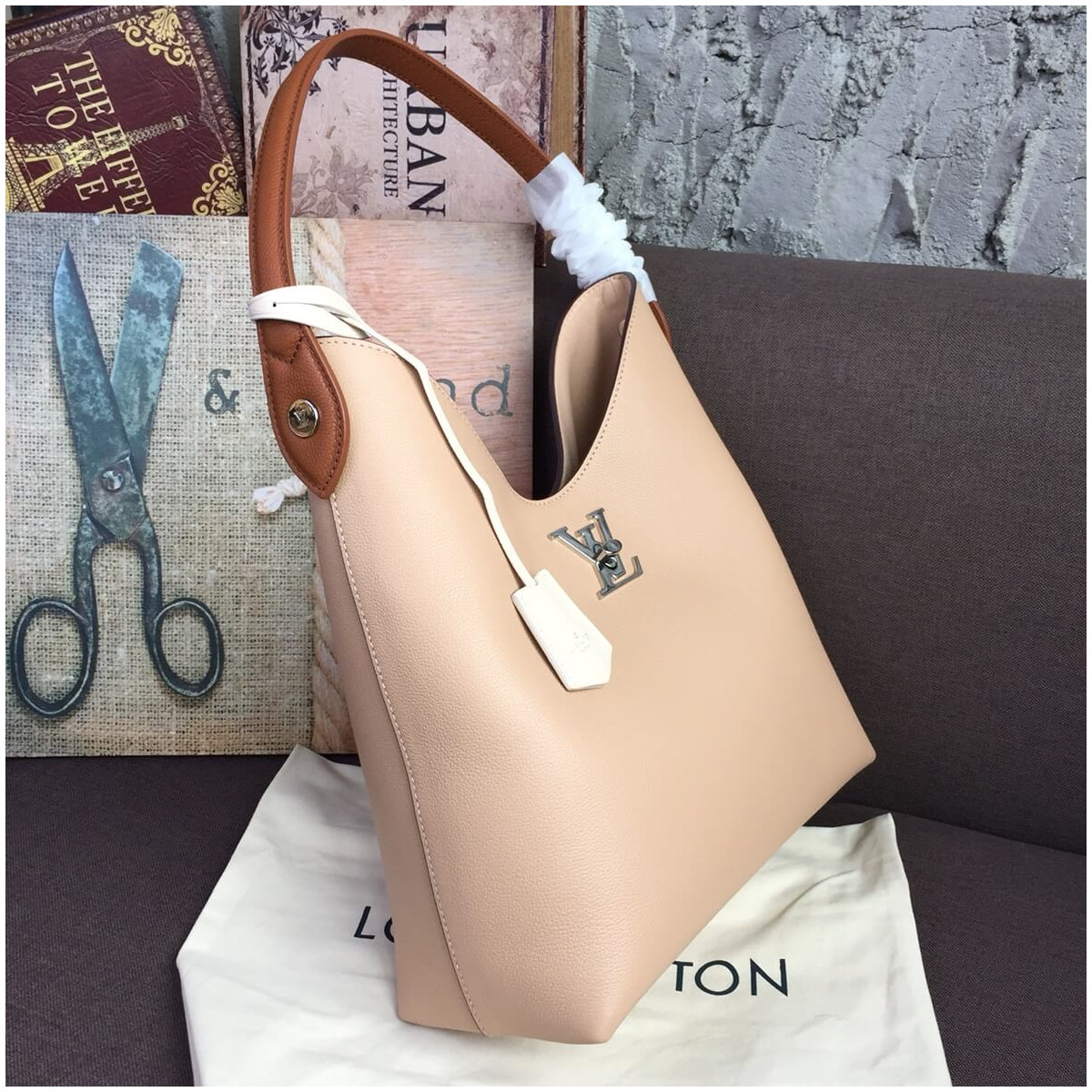 Louis Vuitton Lockme Hobo M52776 M44330