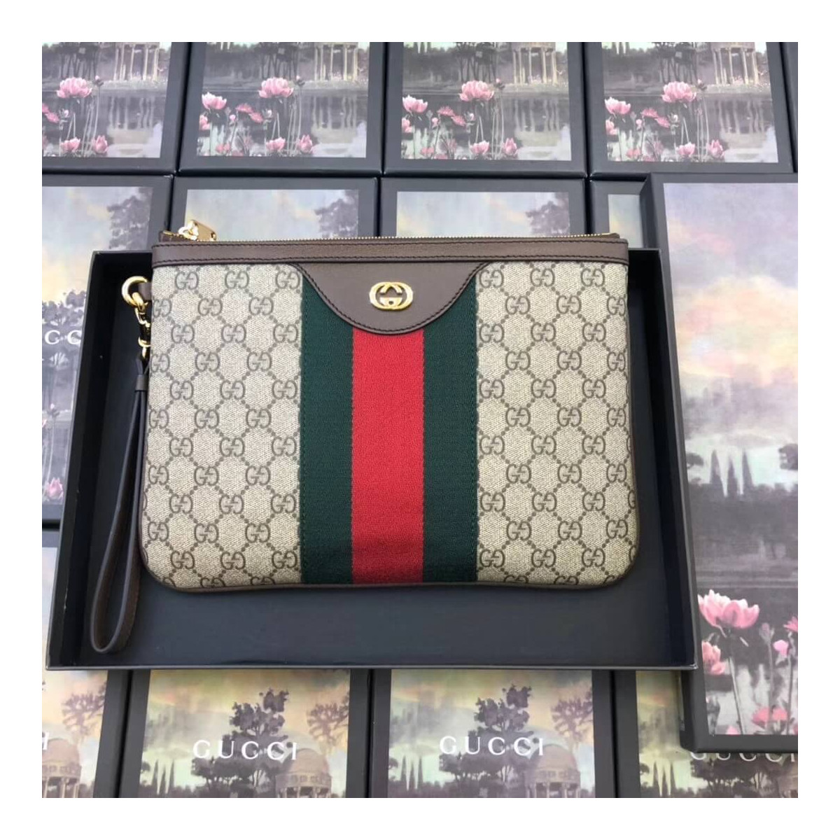 Gucci GG Supreme Pouch 449479