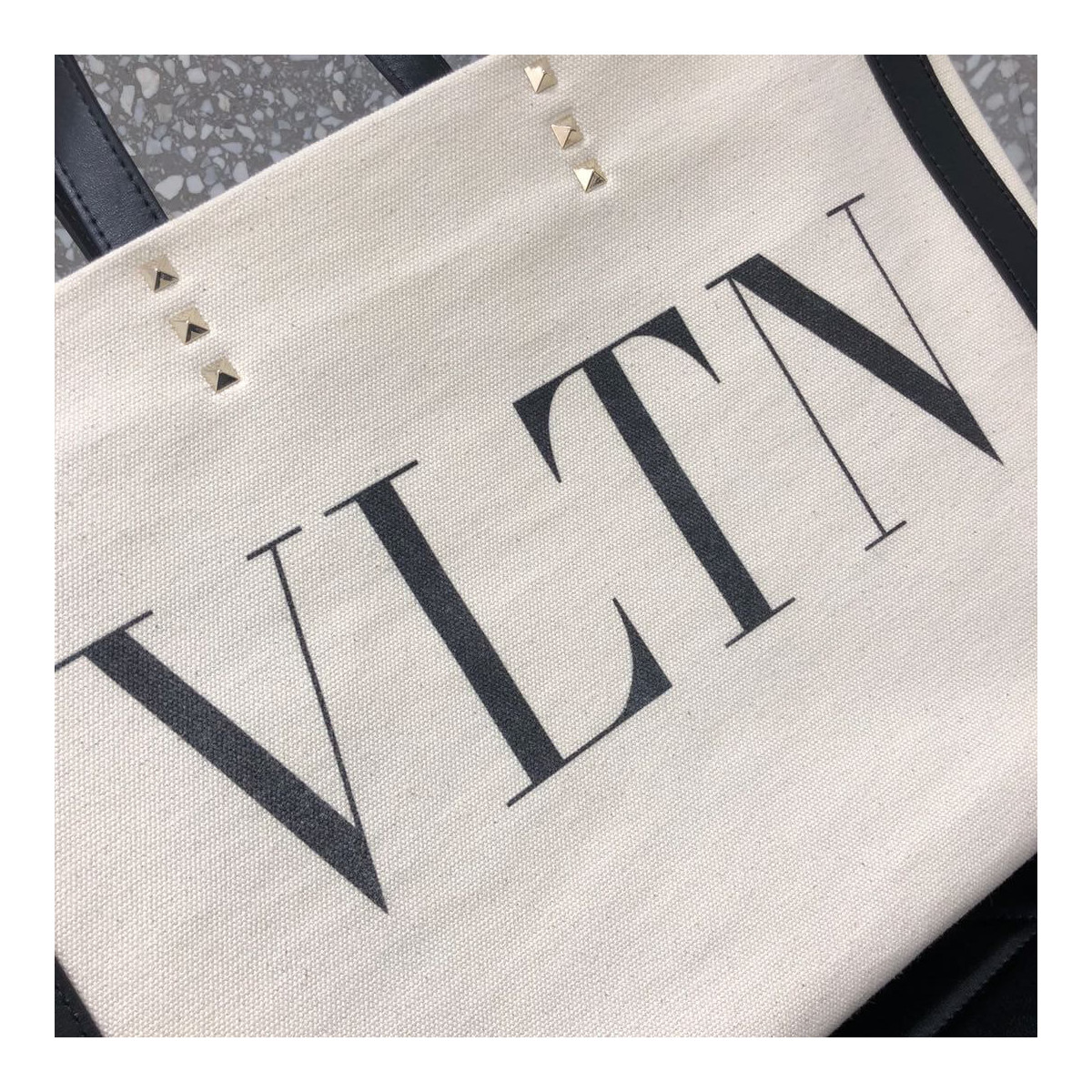 Valentino Garavani VLTN Grande Plage Small Tote Bag 90033