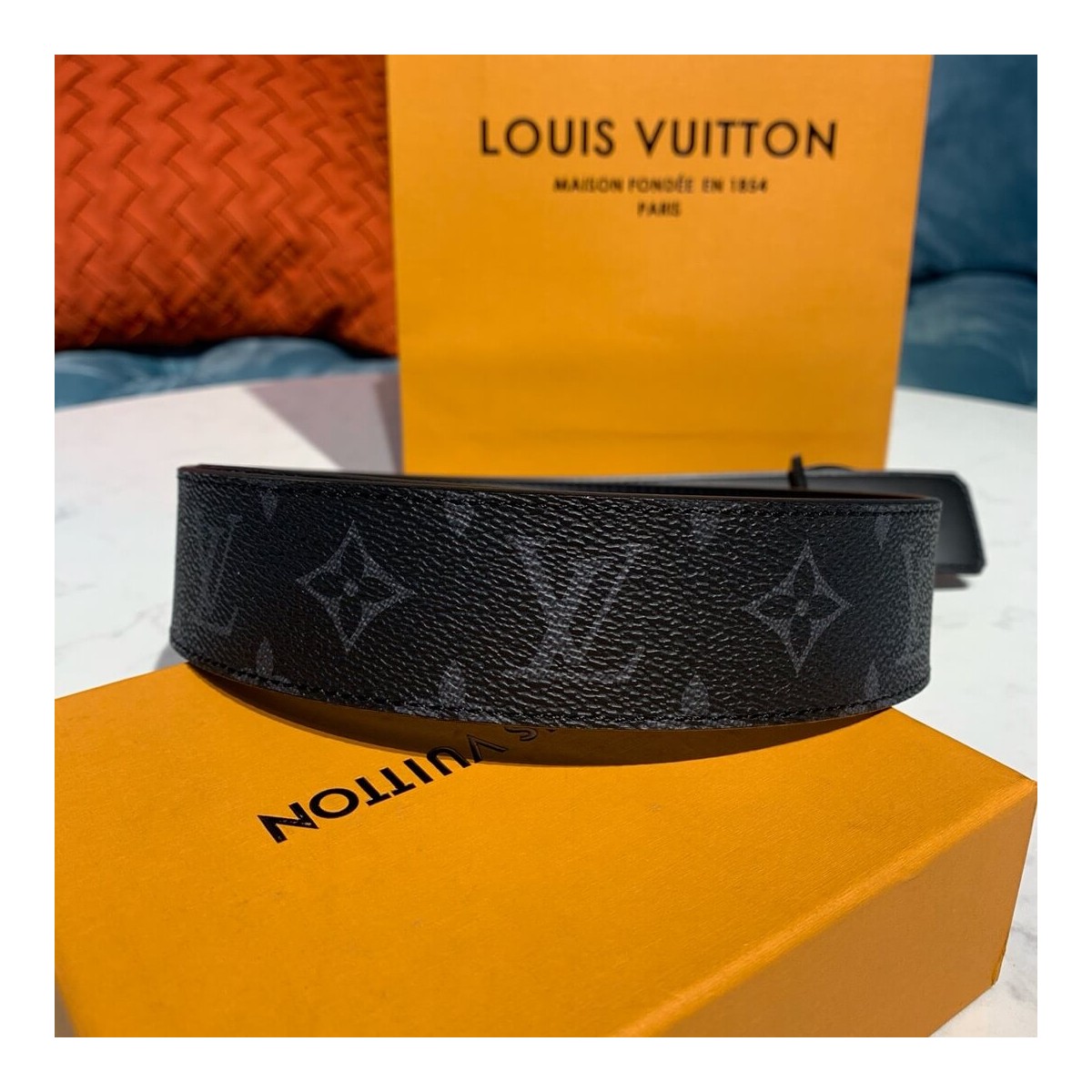 Louis Vuitton 40mm LV Circle Reversible Belt M0168U