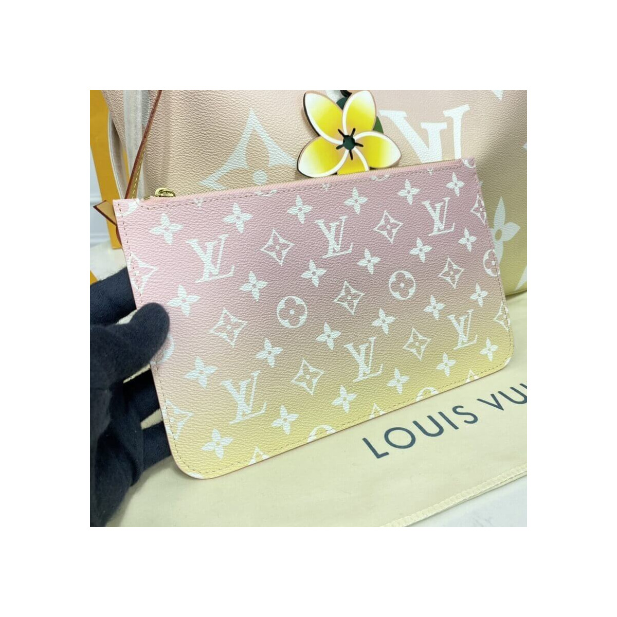 Louis Vuitton Neverfull MM M45678 M45679 M45680