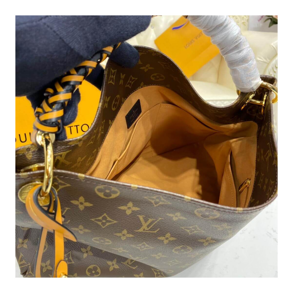 Louis Vuitton Monogram Canvas Artsy MM M43994