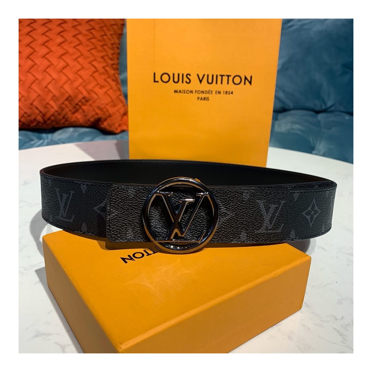 Louis Vuitton 40mm LV Circle Reversible Belt M0168U