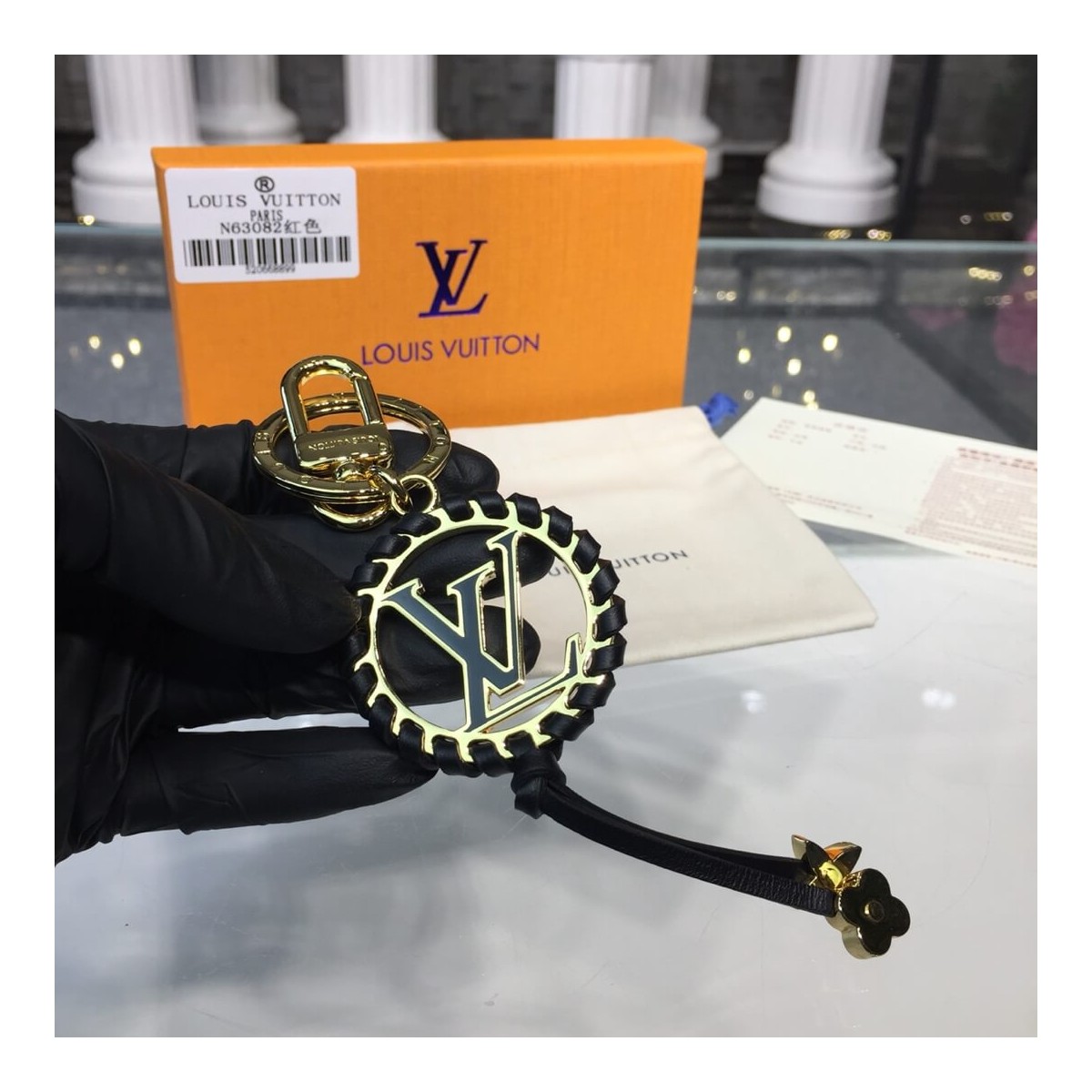 Louis Vuitton Very Bag Charm And Key Holder M63081