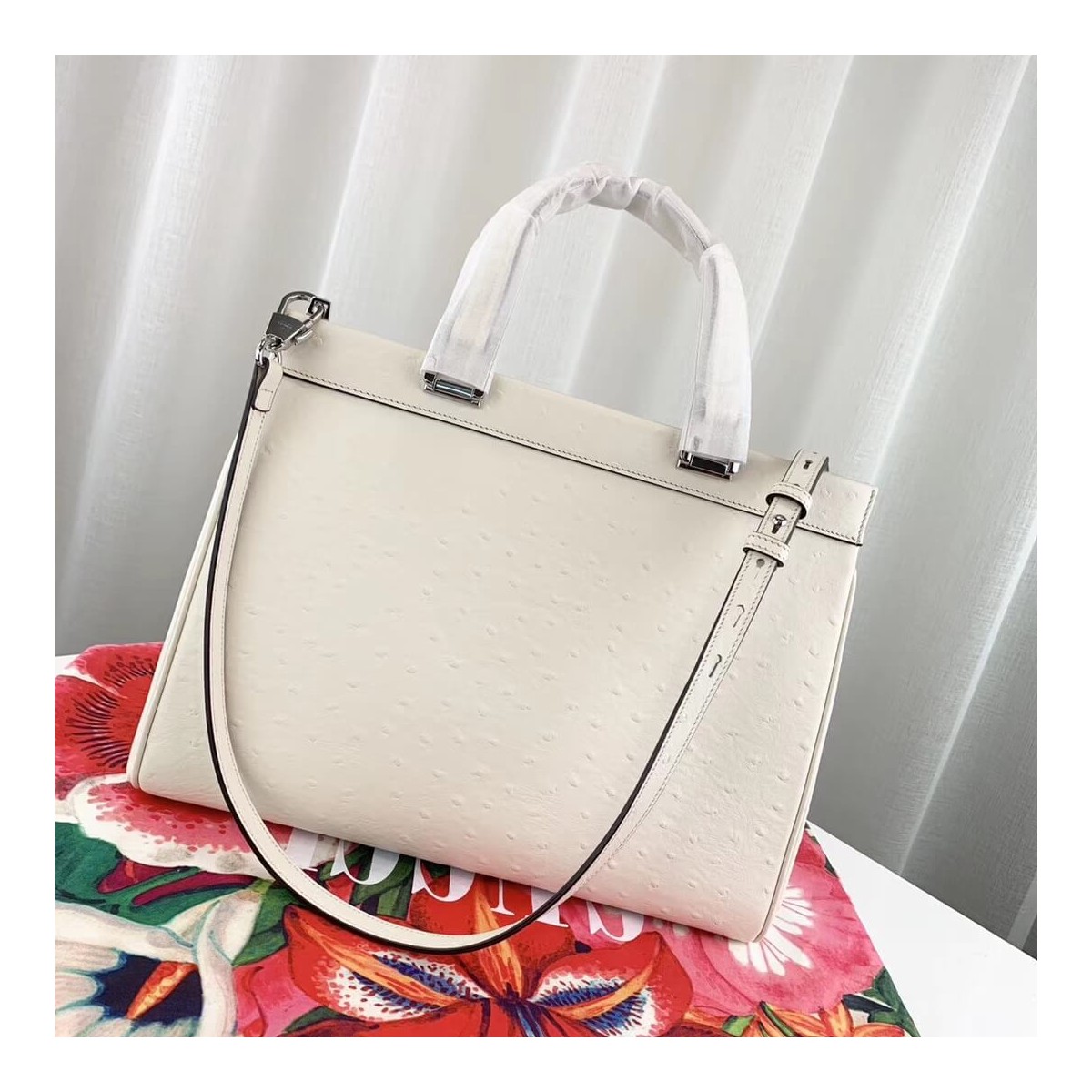 Gucci Zumi Ostrich Leather Medium Top Handle Bag 564714 White