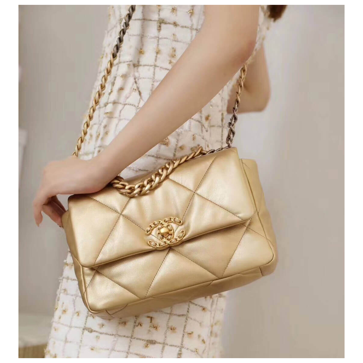 Chanel 19 Flap Bag AS1160 Gold