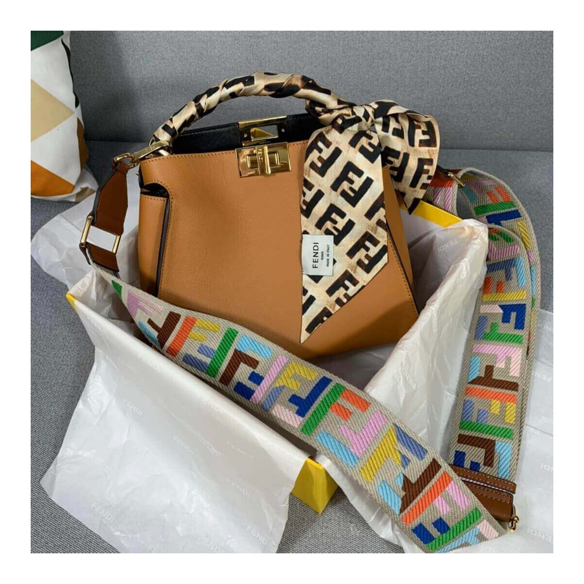 Fendi Peekaboo Iconic Essentially 8BN302