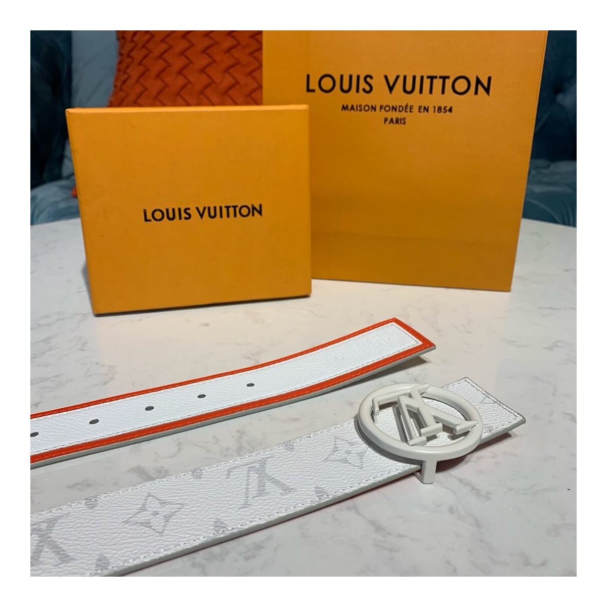 Louis Vuitton 40mm LV Circle Reversible Belt M0169U