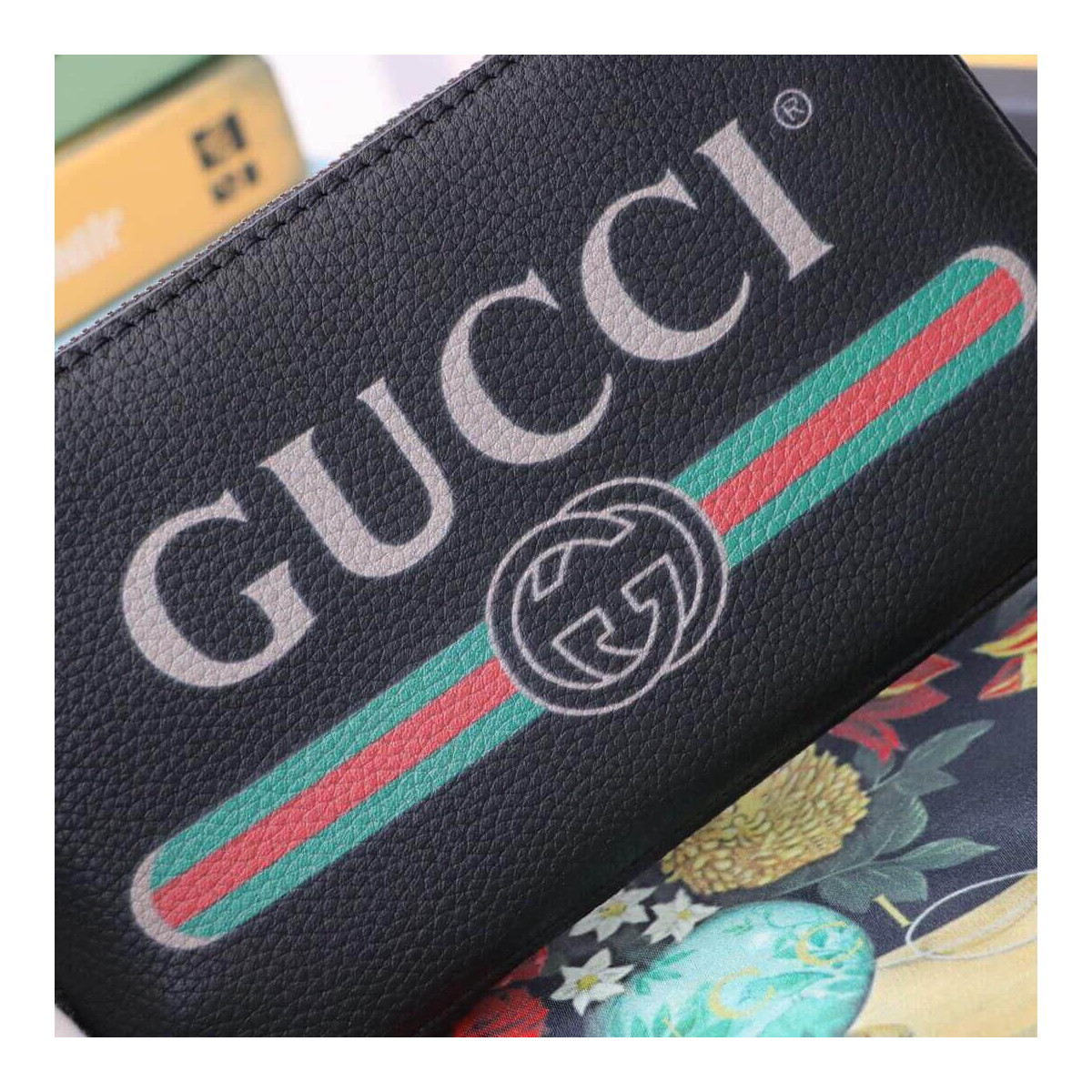 Gucci Logo Print Clutch Bag 526886