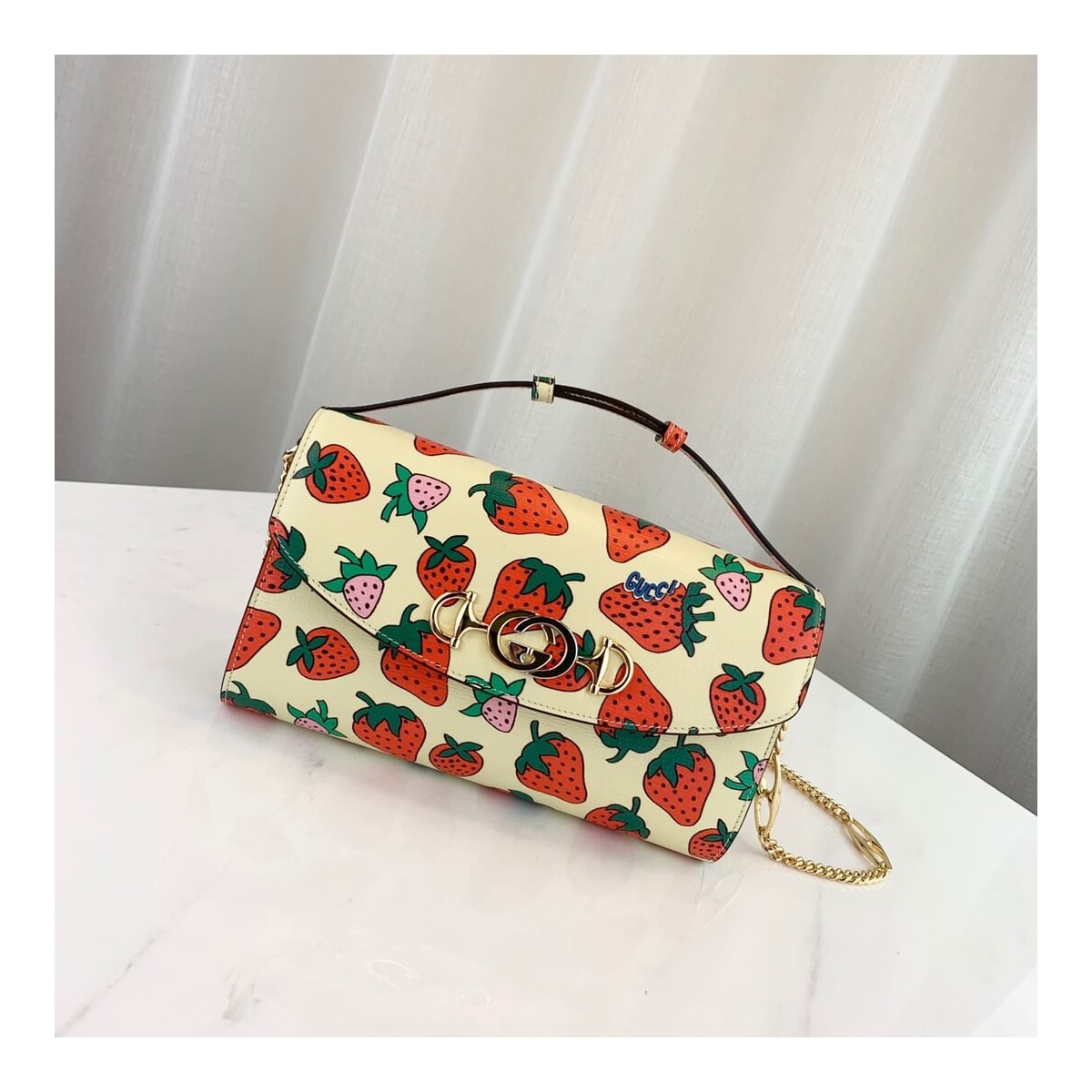 Gucci Zumi Strawberry Print Small Shoulder Bag 572375