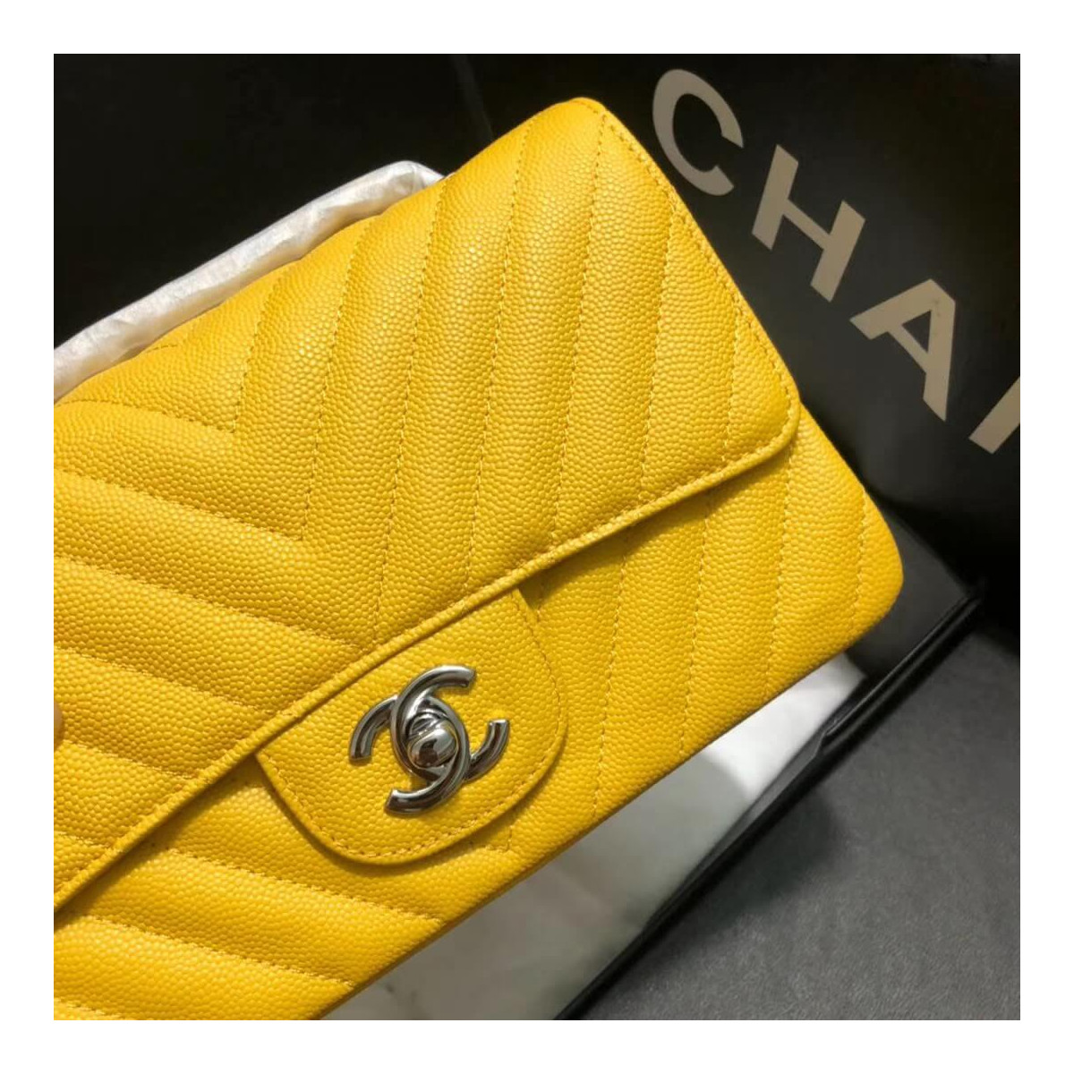 Chanel Chevron Caviar Leathe 20cm Classic Flap Bag 1116