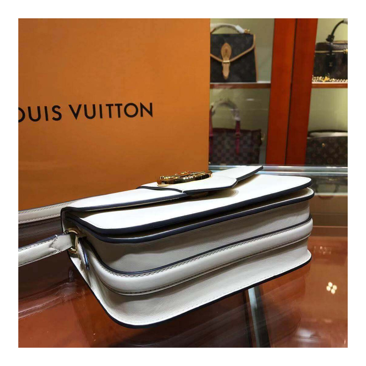 Louis Vuitton LV Pont 9 M55950