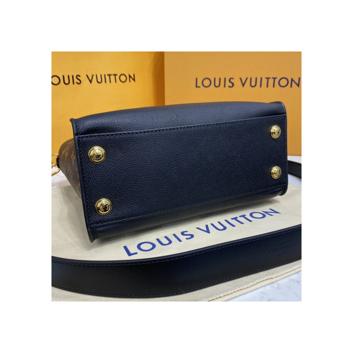 Louis Vuitton On My Side PM M57728