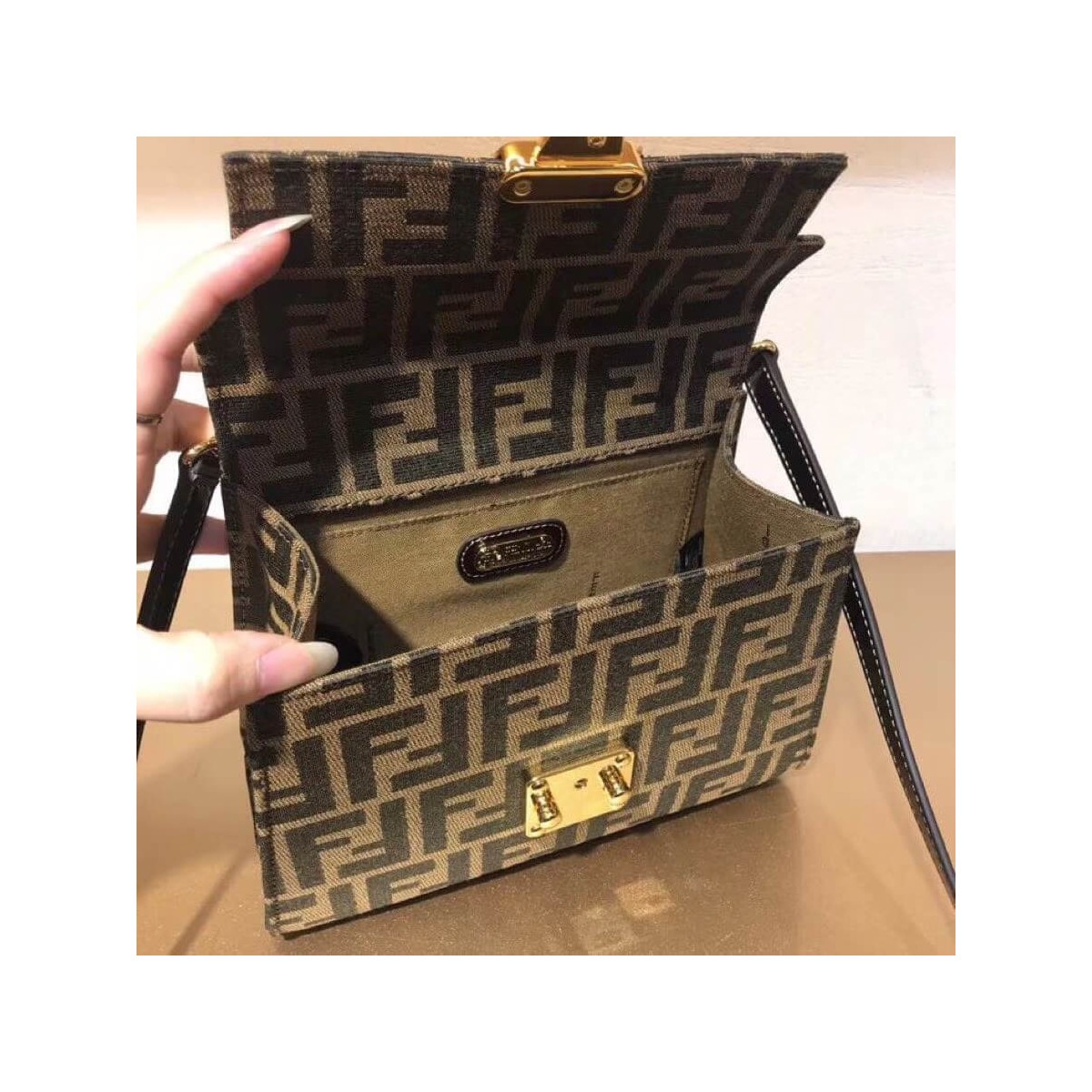 Fendi Vintage Mamma Baguette Zucca Kelley Bag F04