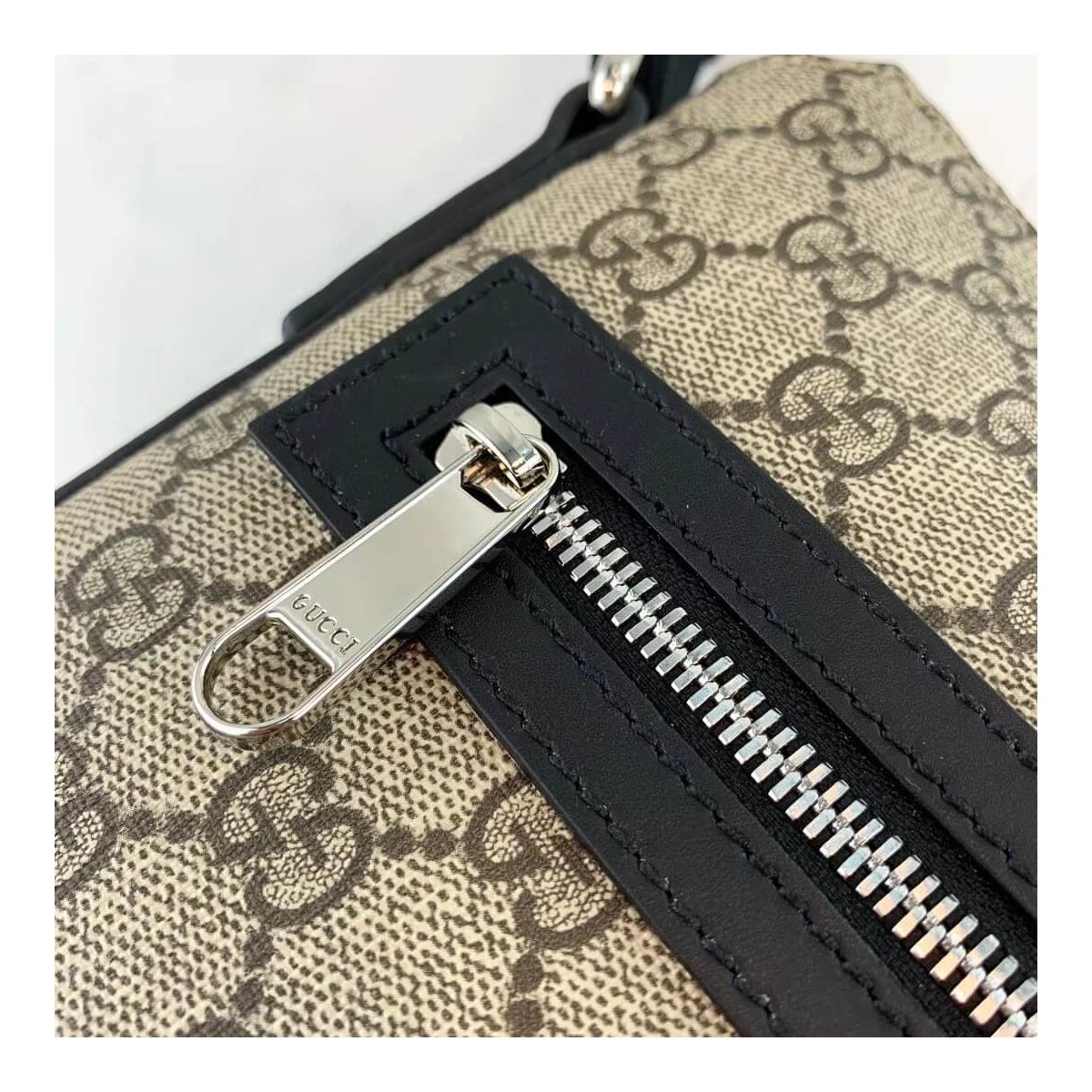 Gucci GG Supreme Messenger 406410