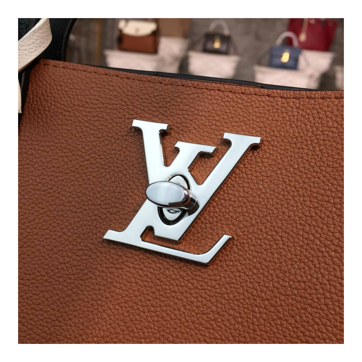 Louis Vuitton Lockme Cabas Go M55028