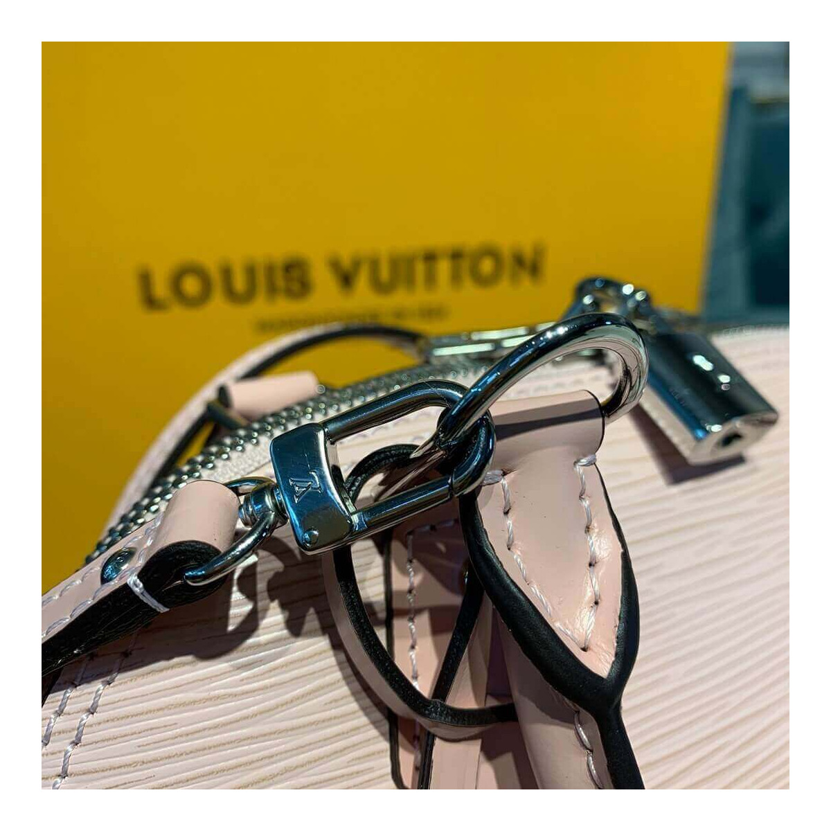 Louis Vuitton Epi Leather Alma BB M41327