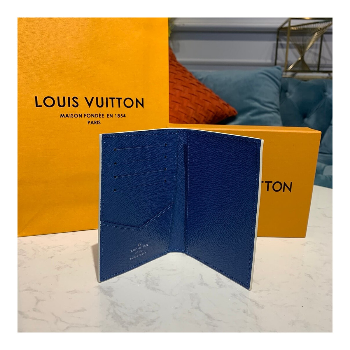 Louis Vuitton Taiga Leather Passport Cover M64596