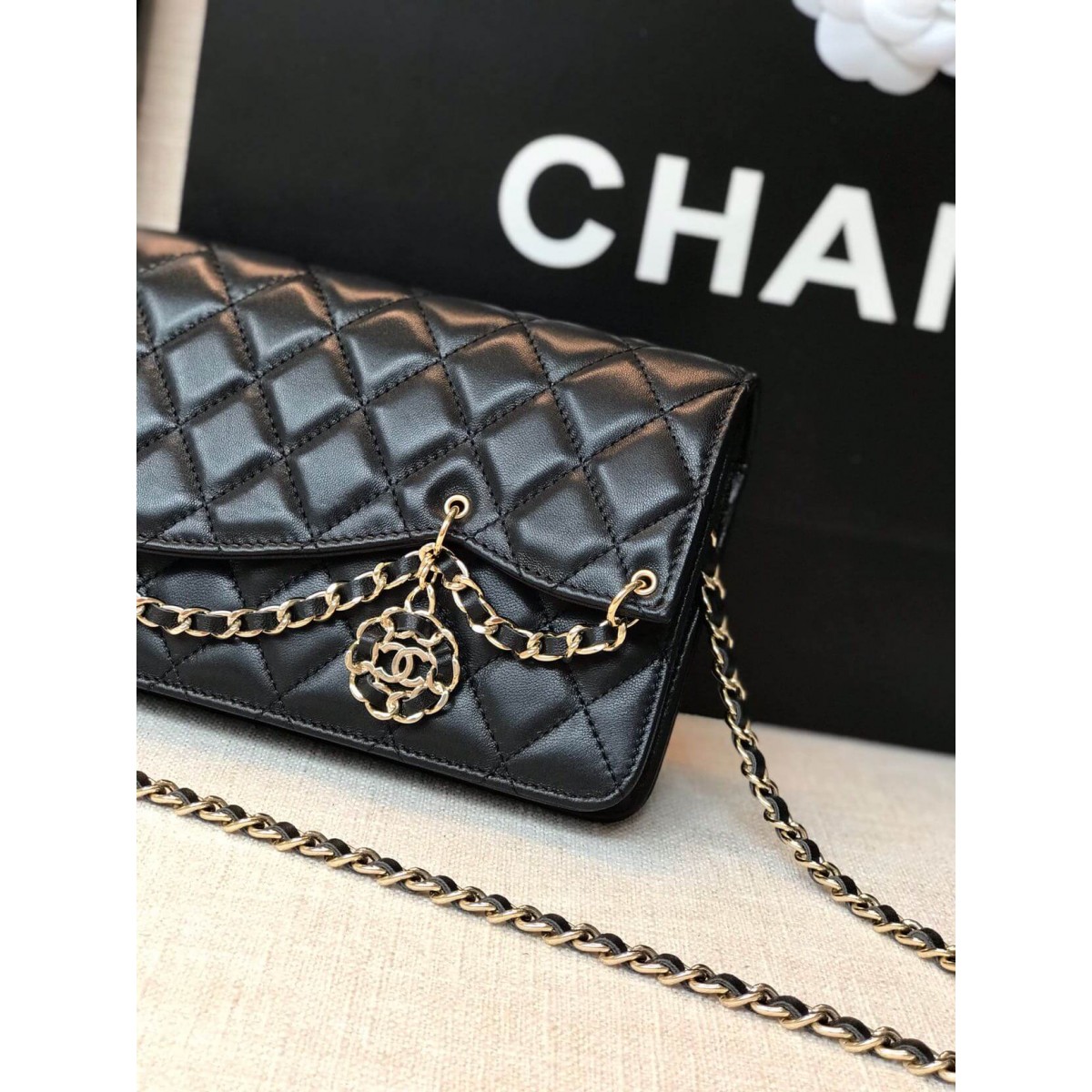 Chanel WOC Chain Flap Bag 86066