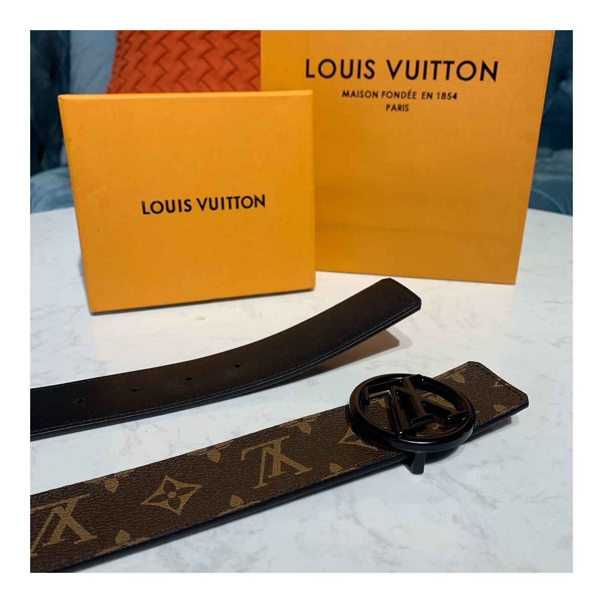 Louis Vuitton 40mm LV Circle Reversible Belt M0170U