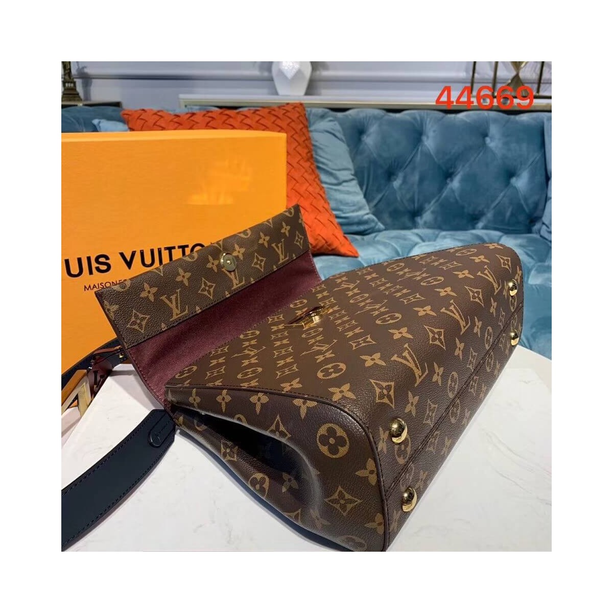 Louis Vuitton Monogram Canvas Cluny MM M44669