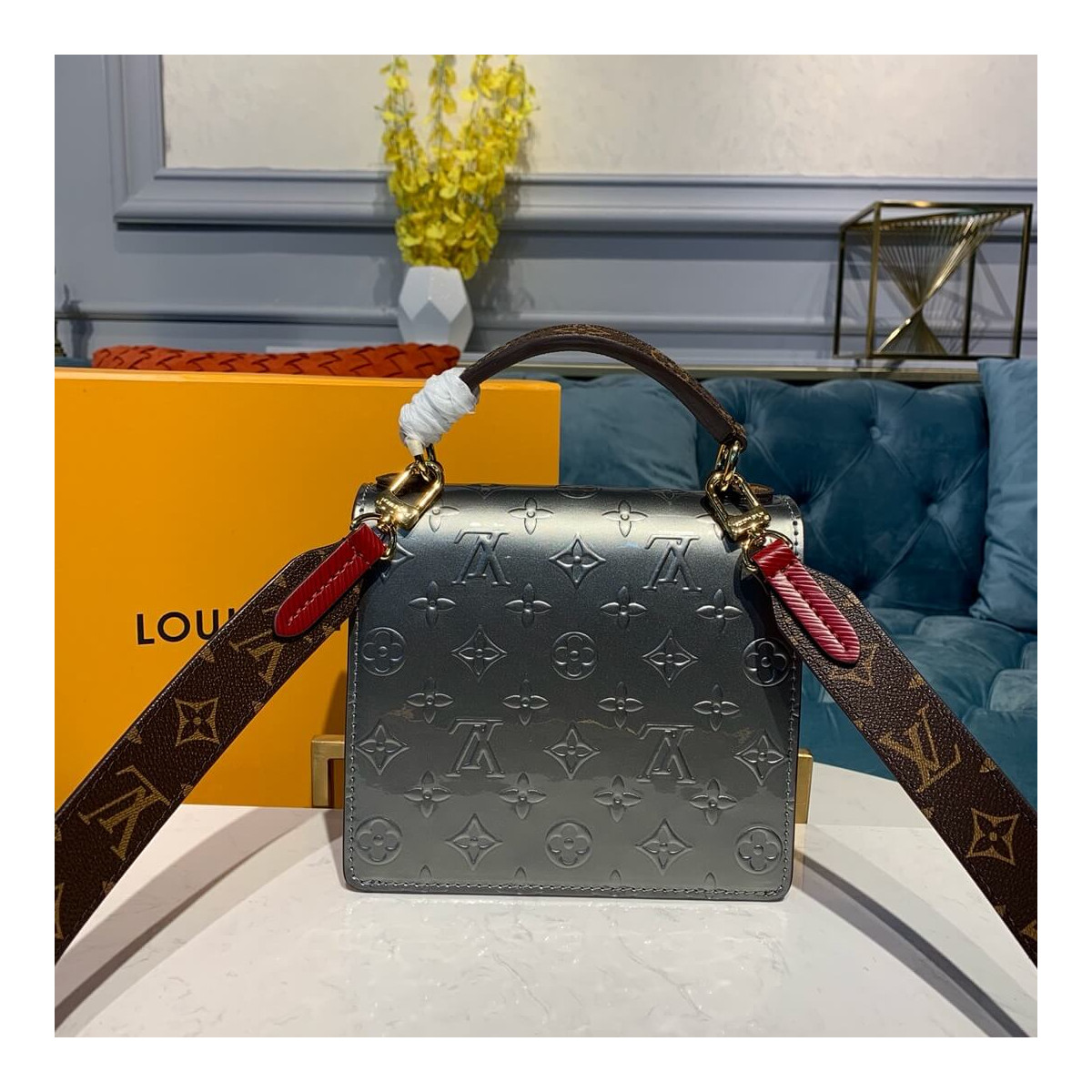 Louis Vuitton Spring Street Handbag M90376