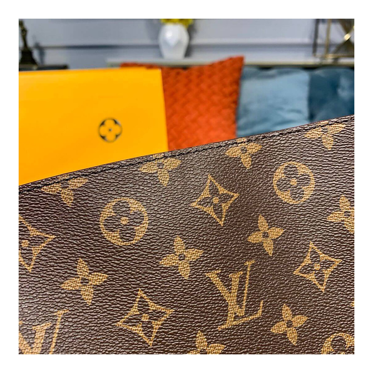 Louis Vuitton Monogram Canvas Graceful MM M43703