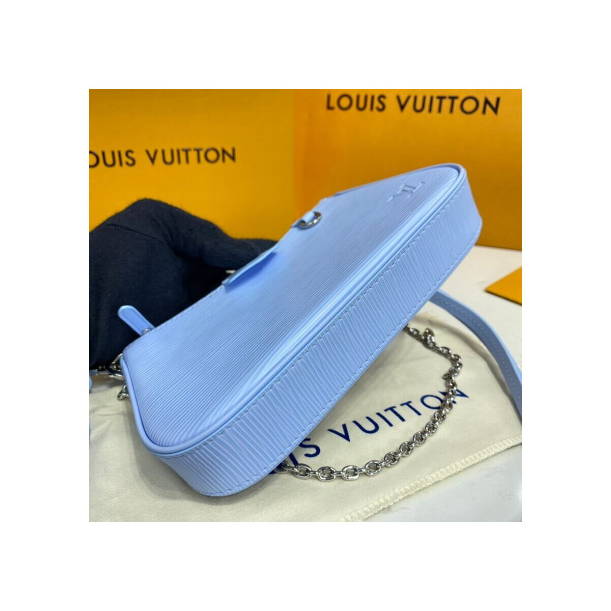 Louis Vuitton Easy Pouch On Strap M80471