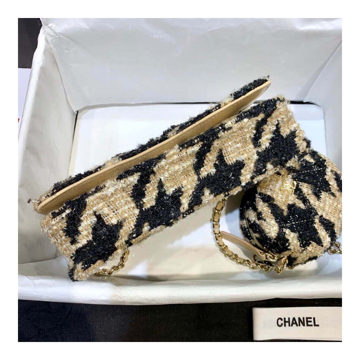 Chanel 19 Tweed Woc With Coin Purse AP0985