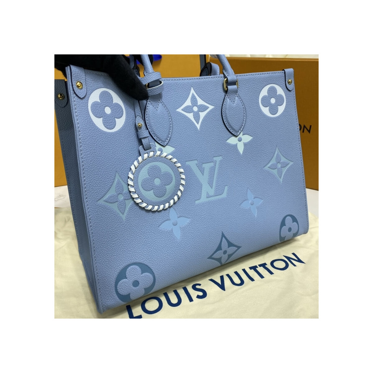 Louis Vuitton Onthego MM M45717 M45718