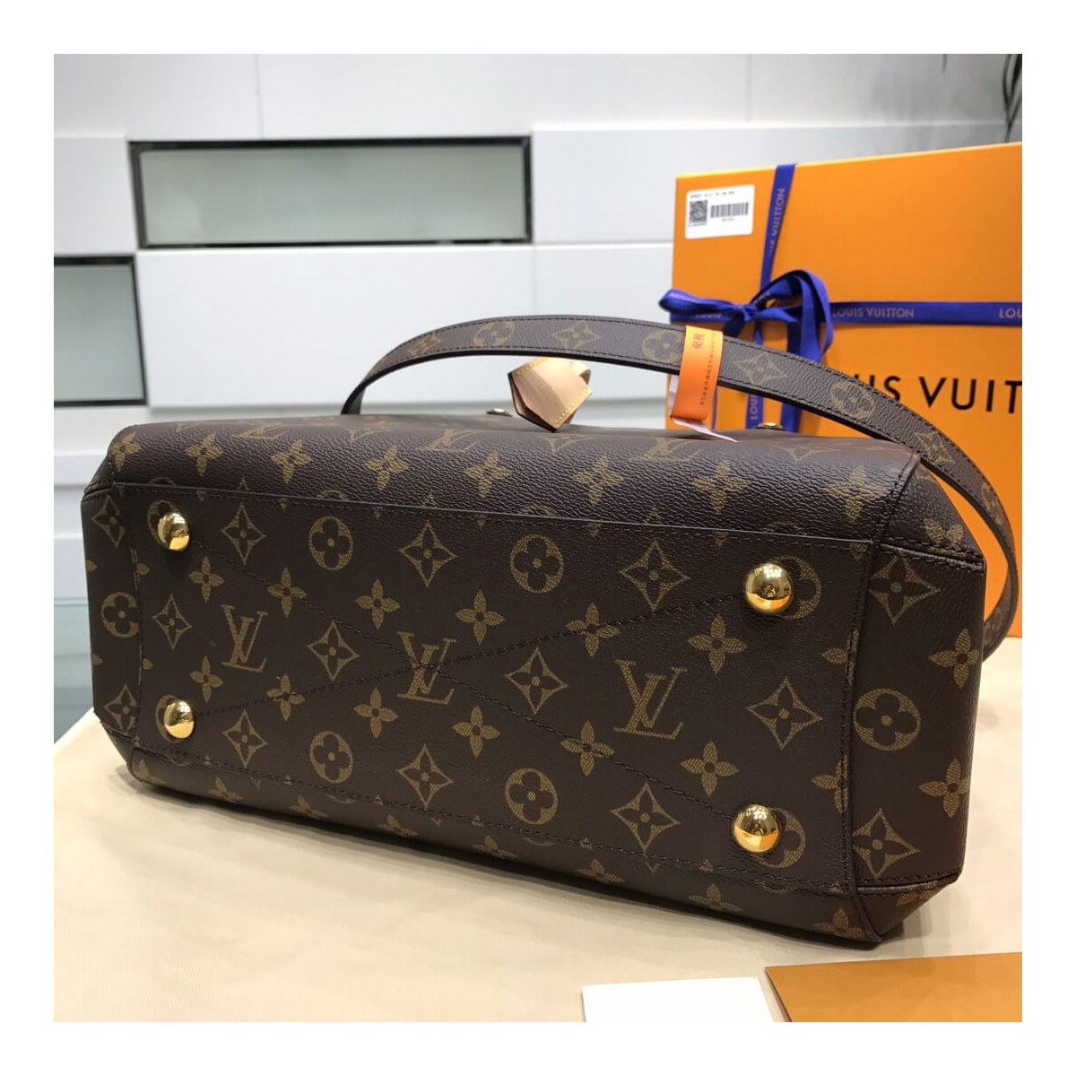 Louis Vuitton Monogram Canvas Montaigne MM M41056