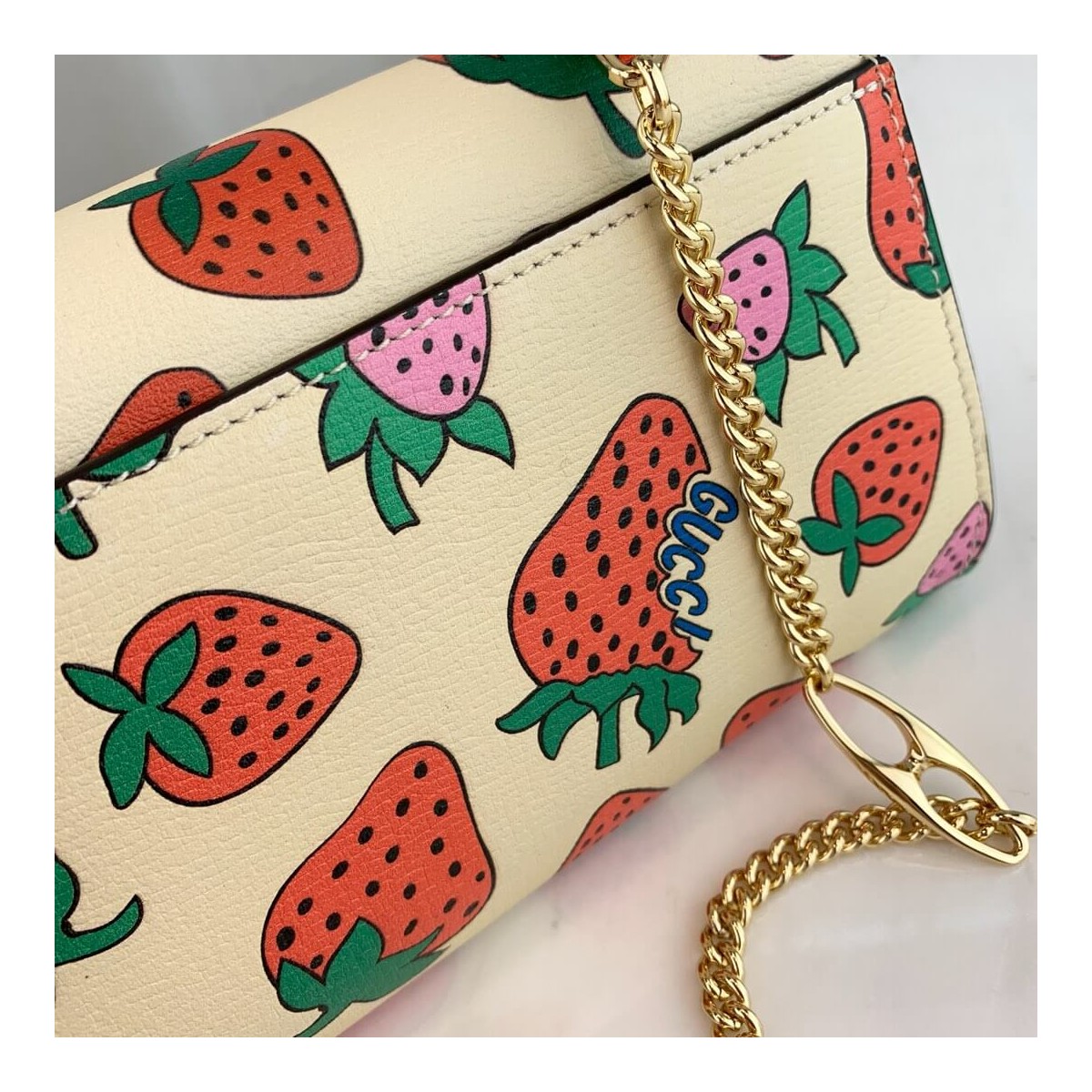 Gucci Zumi Strawberry Print Mini Bag 564718