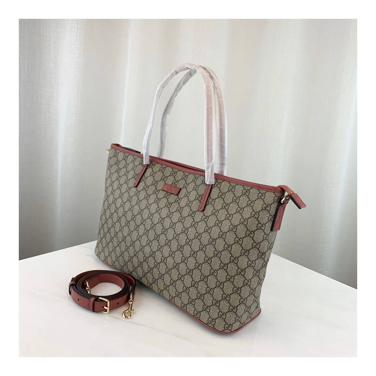 Gucci GG Supreme Zip Medium Tote Bag 353437