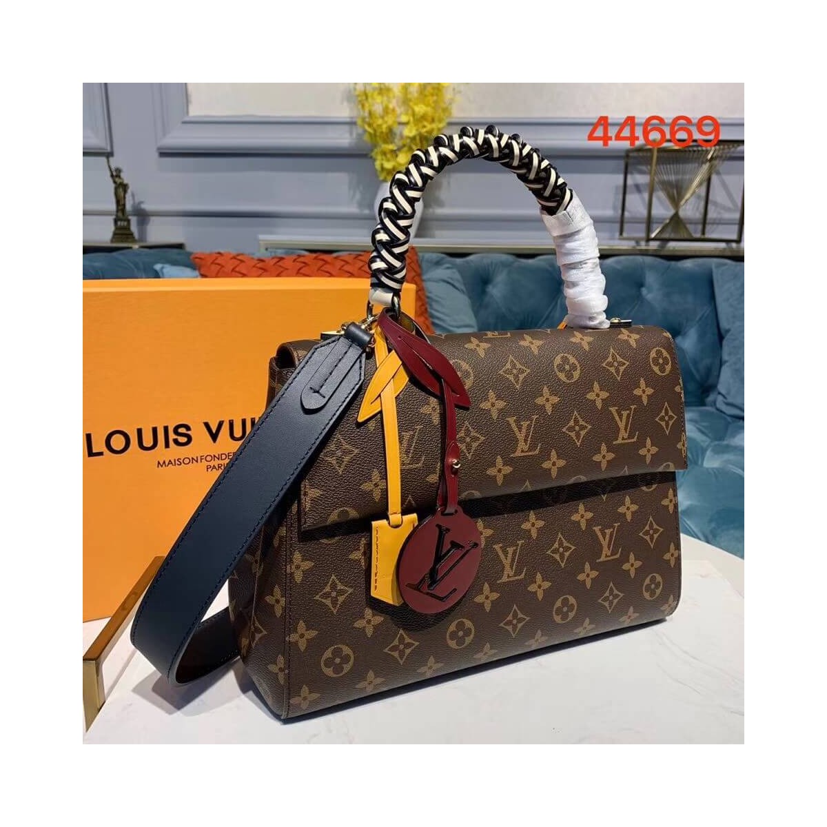 Louis Vuitton Monogram Canvas Cluny MM M44669