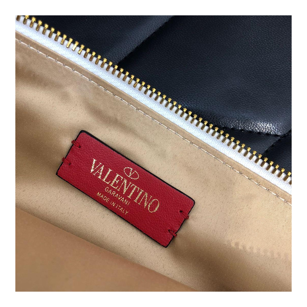 Valentino Garavani V-Ring Pouch A0269