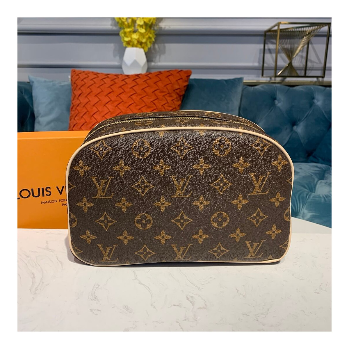 Louis Vuitton Monogram Canvas Toiletry Bag 25 M47527