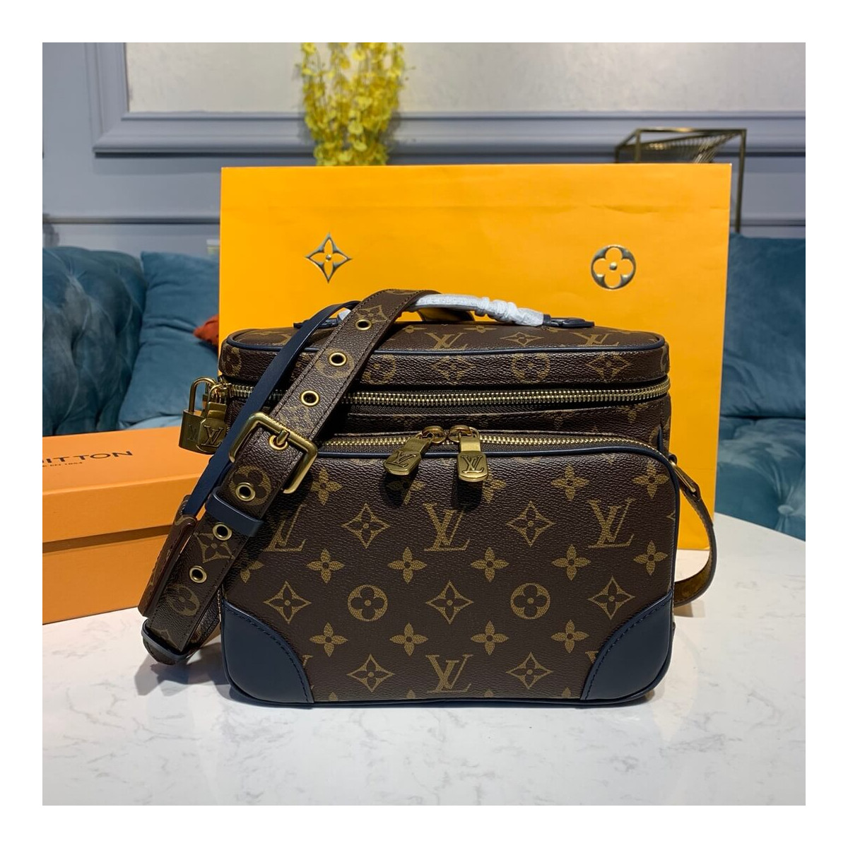 Louis Vuitton Monogram Camera Bag M41510