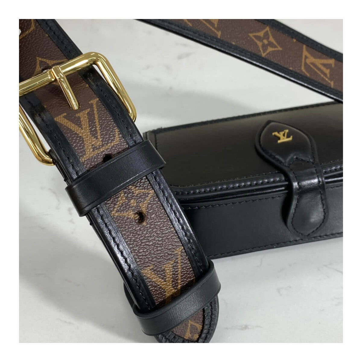 Louis Vuitton Officier M69841