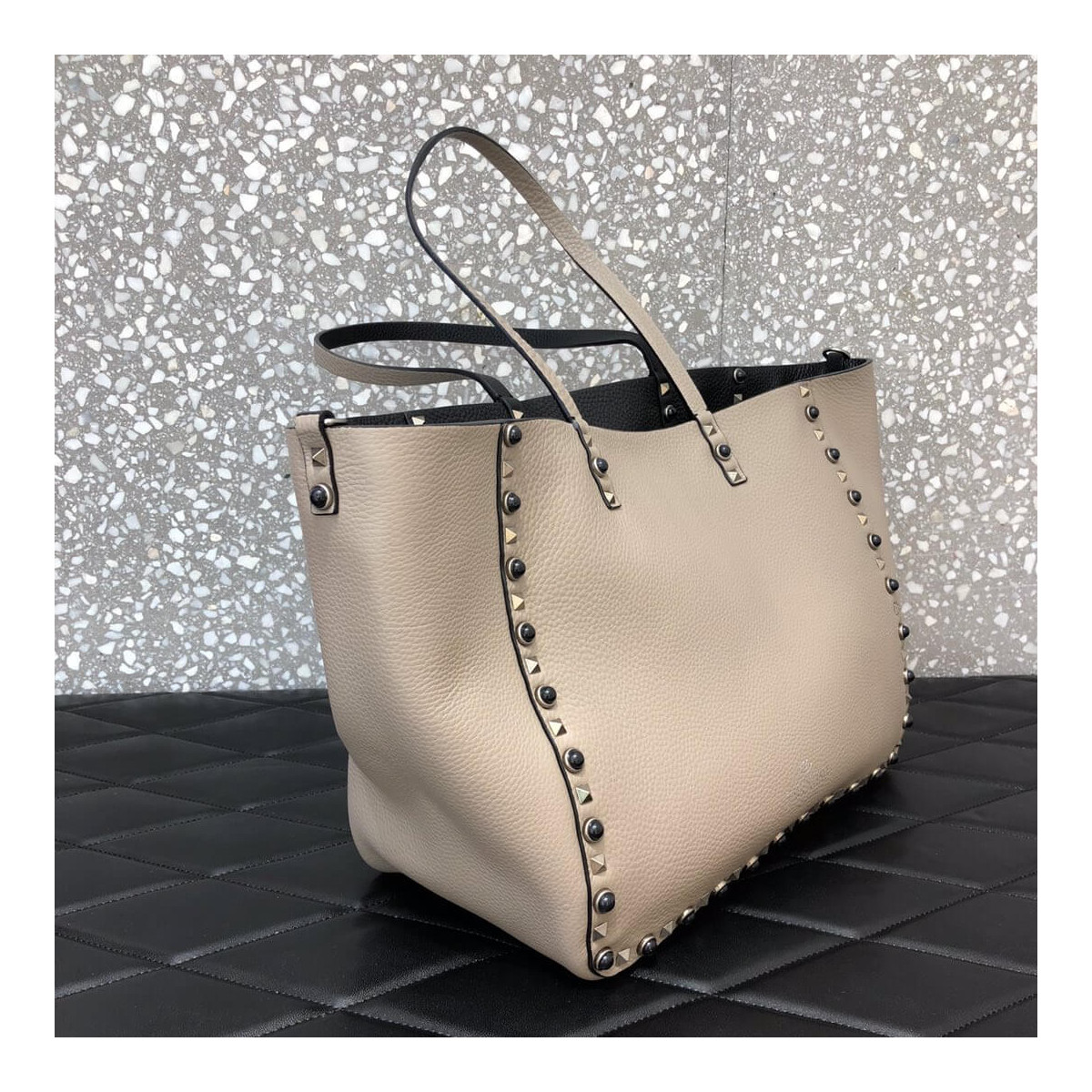 Valentino Garavani Medium Double Rockstud Reversible Tote Bag 0067Y Black/Off-white