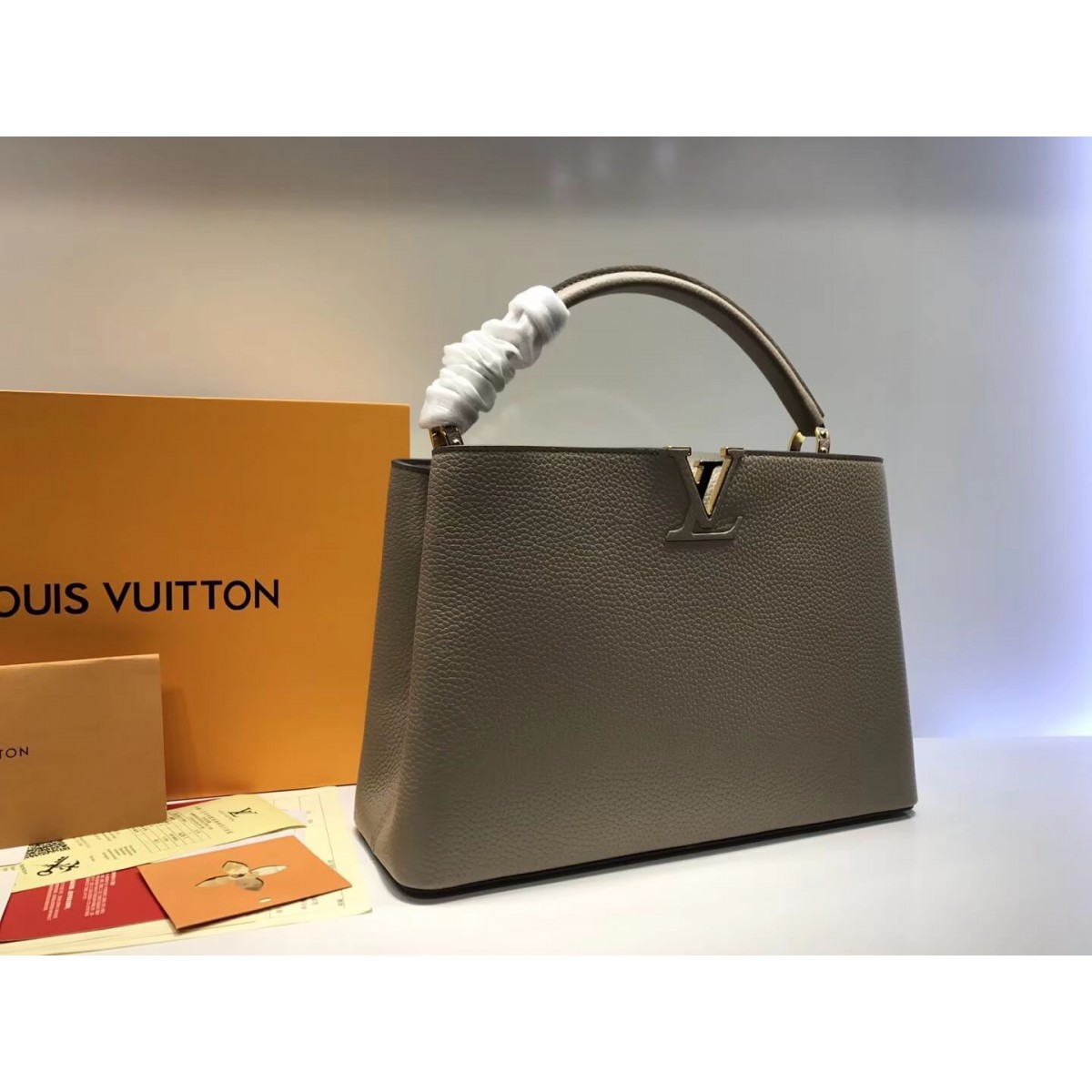 Louis Vuitton Taurillon Leather Capucines MM M48864